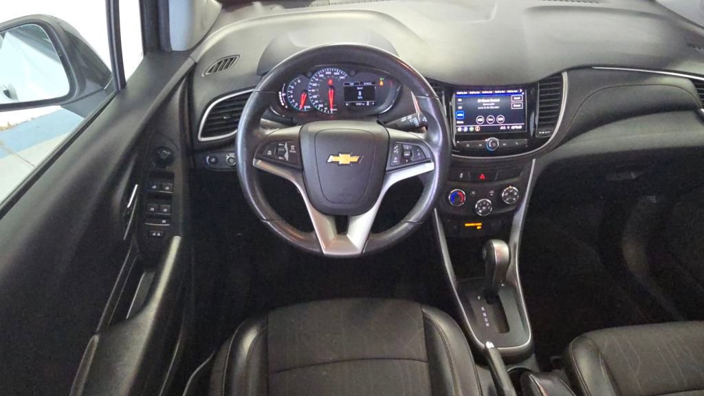 2022 Chevrolet Trax LT photo 2