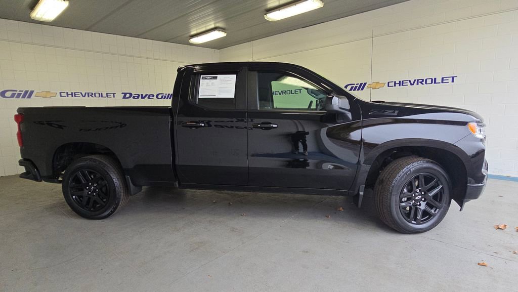 2023 Chevrolet Silverado 1500 RST photo 3