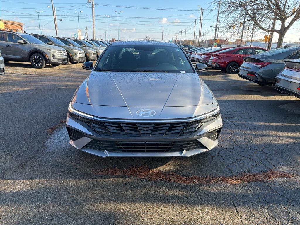 2026 Hyundai Elantra SEL Sport photo 2