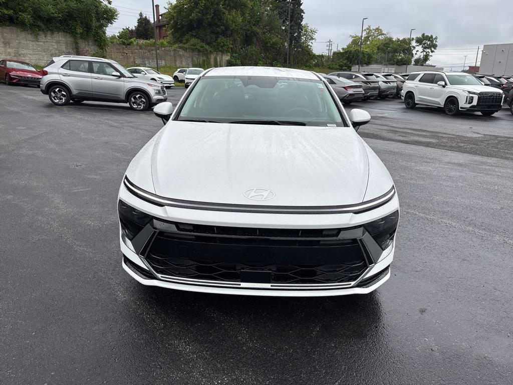 2025 Hyundai Sonata Hybrid SEL photo 2