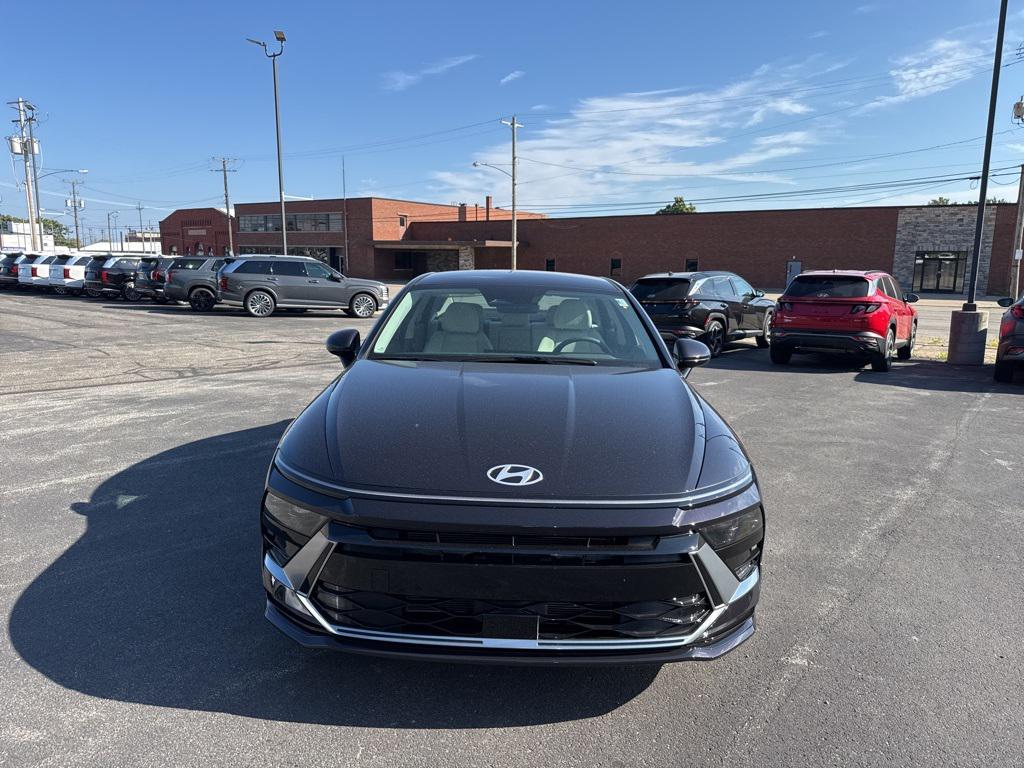 2026 Hyundai Sonata SEL Sport photo 2