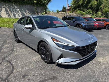 2023 Hyundai Elantra SEL Sedan