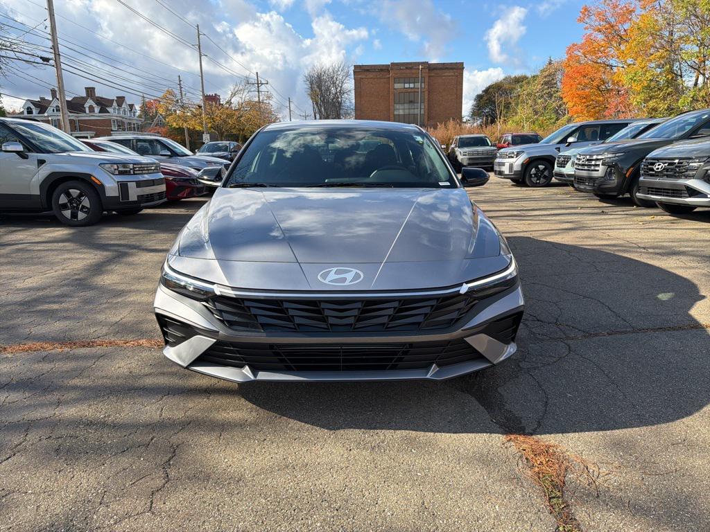 2026 Hyundai Elantra SEL Sport photo 2