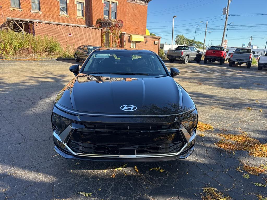 2026 Hyundai Sonata SEL Sport photo 2