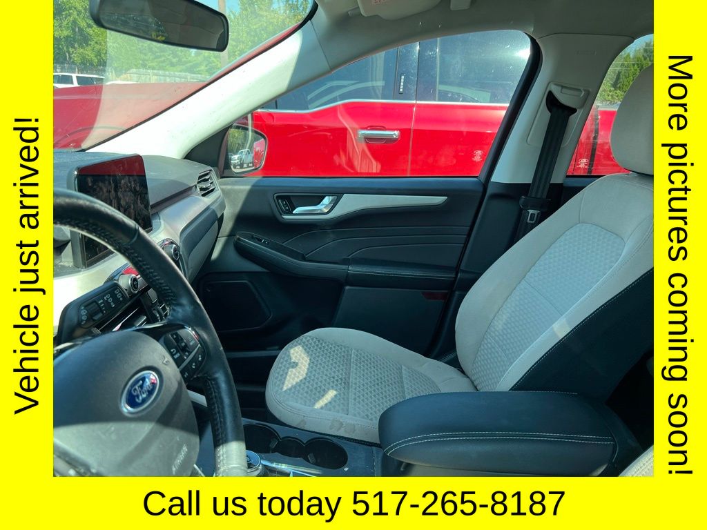 2021 Ford Escape SE photo 3