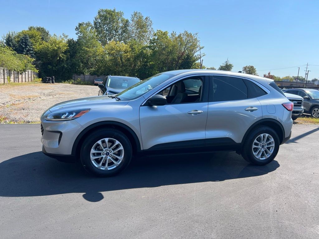 2022 Ford Escape SE photo 2