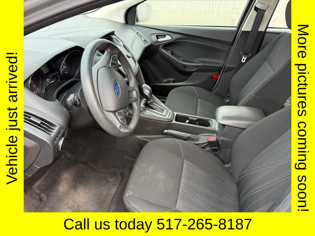 2017 Ford Focus SE photo 3