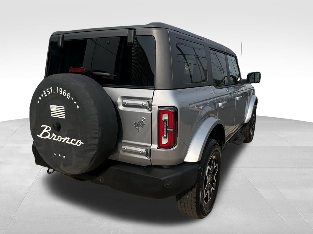 2024 Ford Bronco Outer Banks photo 3