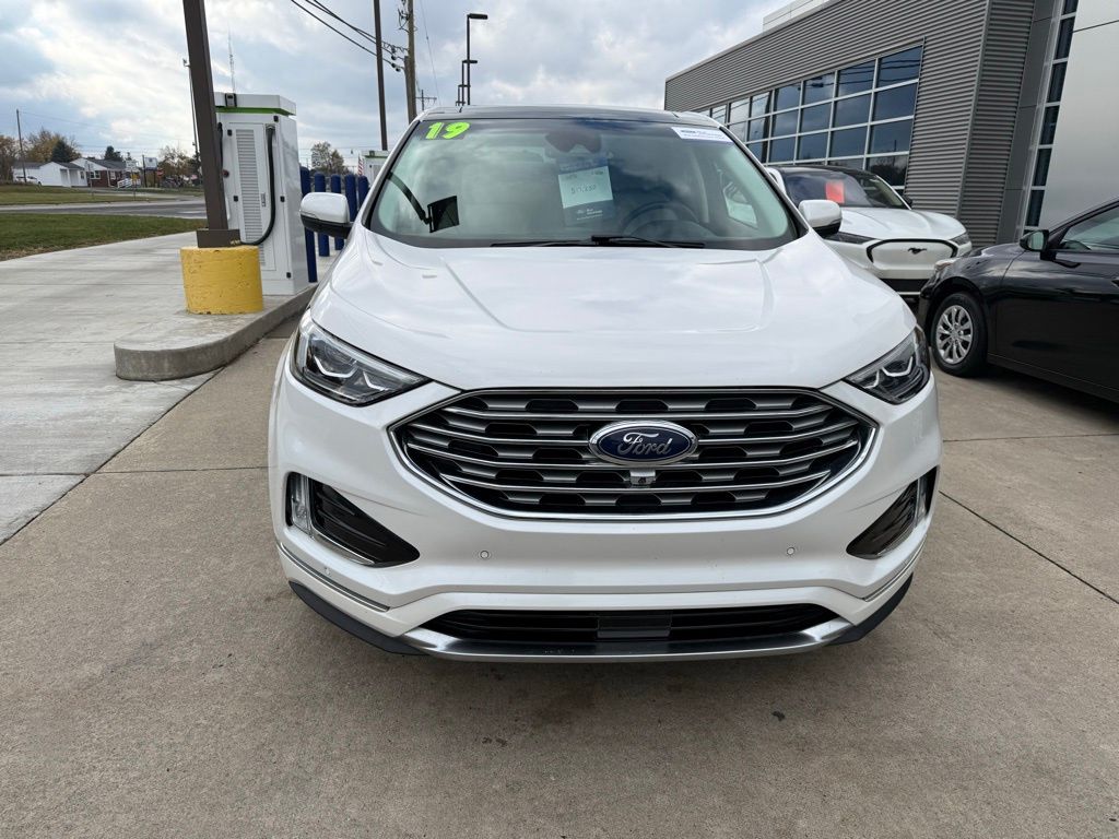 2019 Ford Edge Titanium photo 3