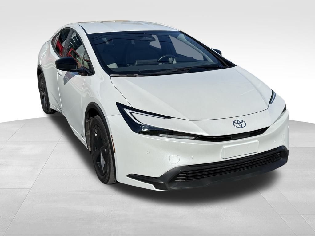 2023 Toyota Prius LE photo 2
