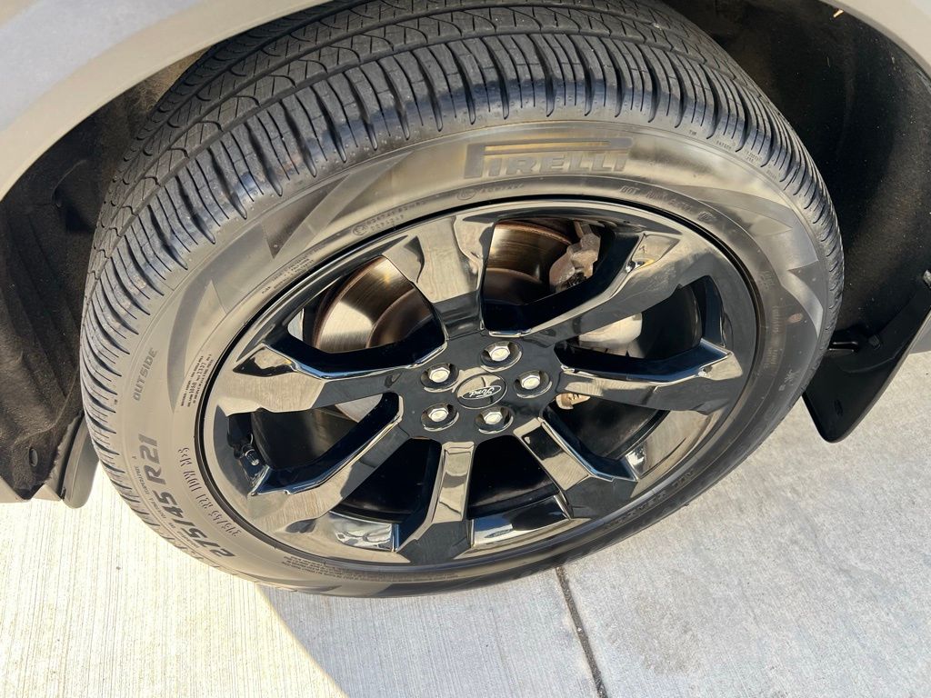 2023 Ford Explorer ST-Line photo 3