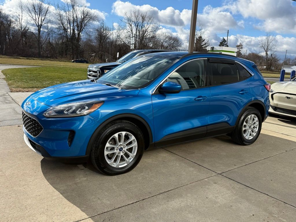 2021 Ford Escape Hybrid SE photo 3