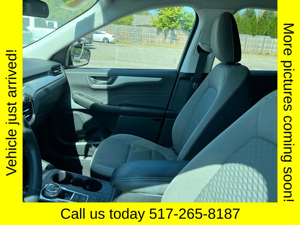 2022 Ford Escape SE photo 3
