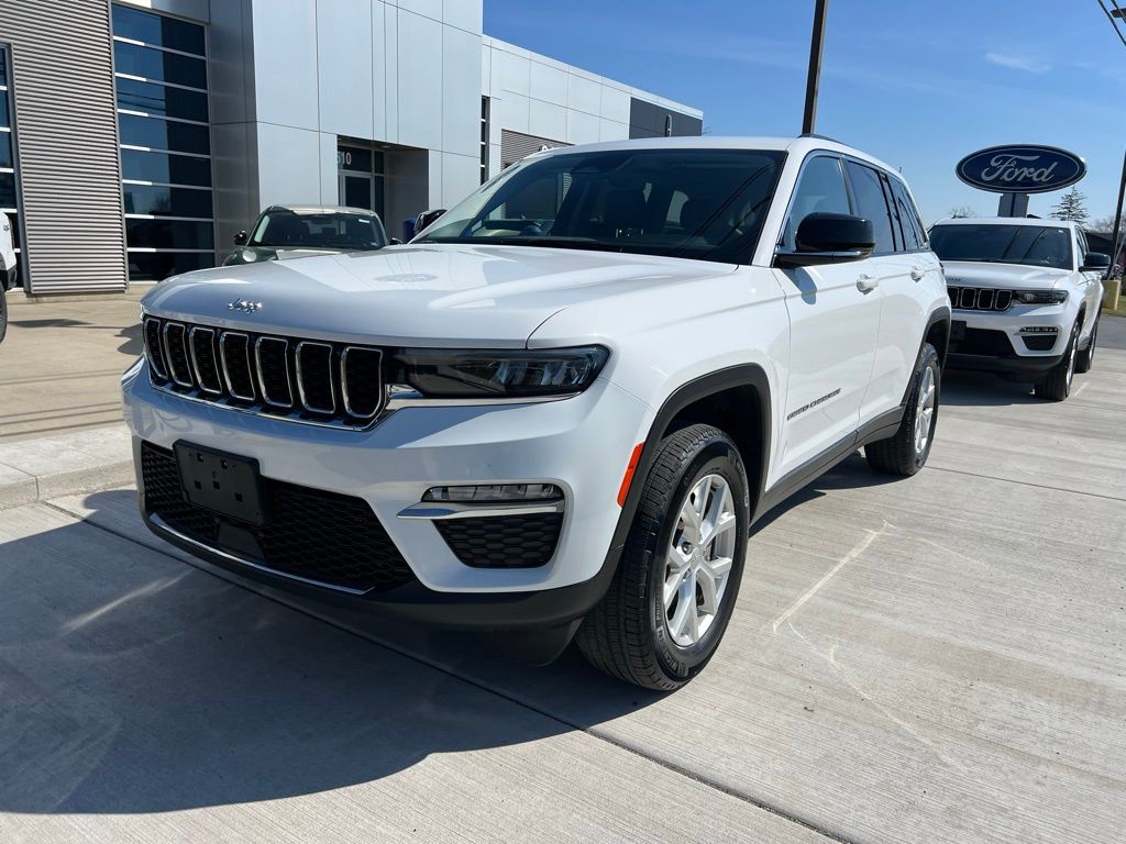 2023 Jeep Grand Cherokee Limited photo 2