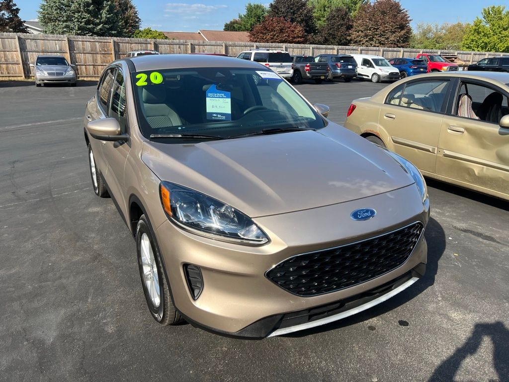 2020 Ford Escape SE photo 2
