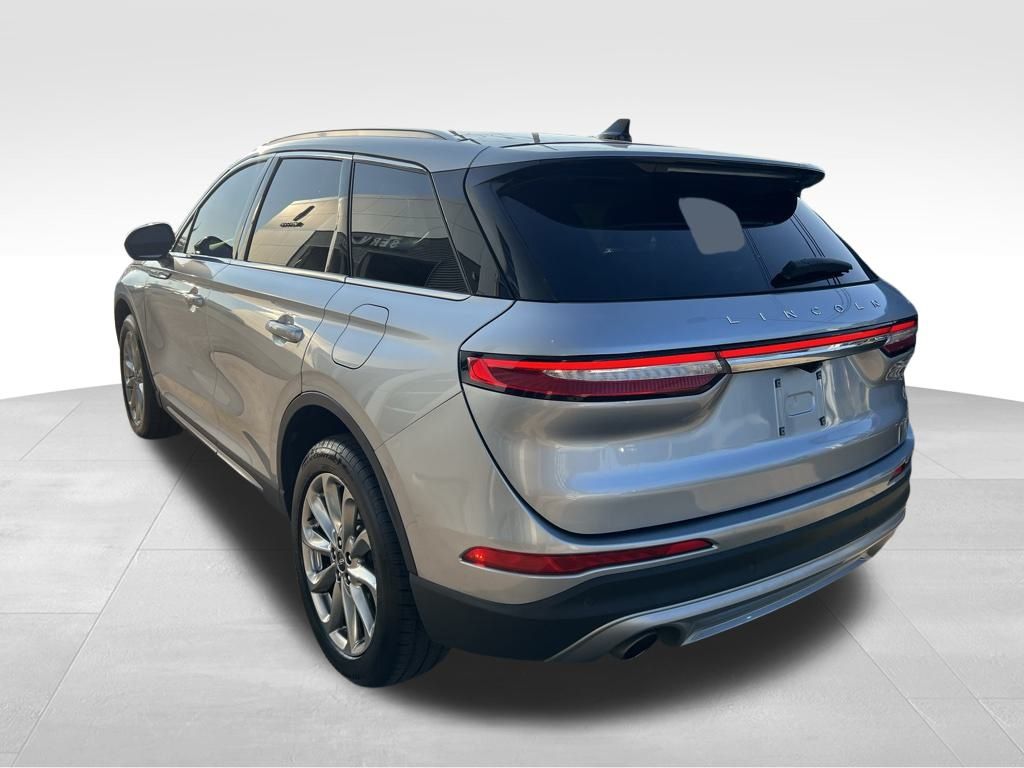 2022 Lincoln Corsair Standard photo 3