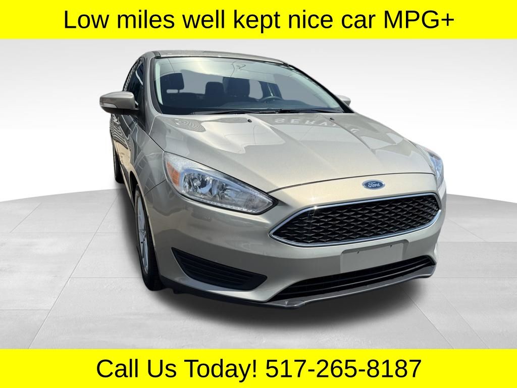 2016 Ford Focus Sedan SE's photo
