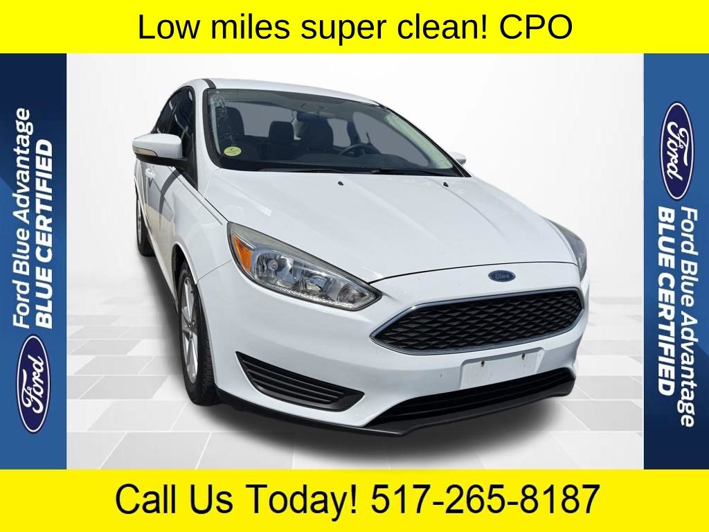 2017 Ford Focus Sedan SE's photo