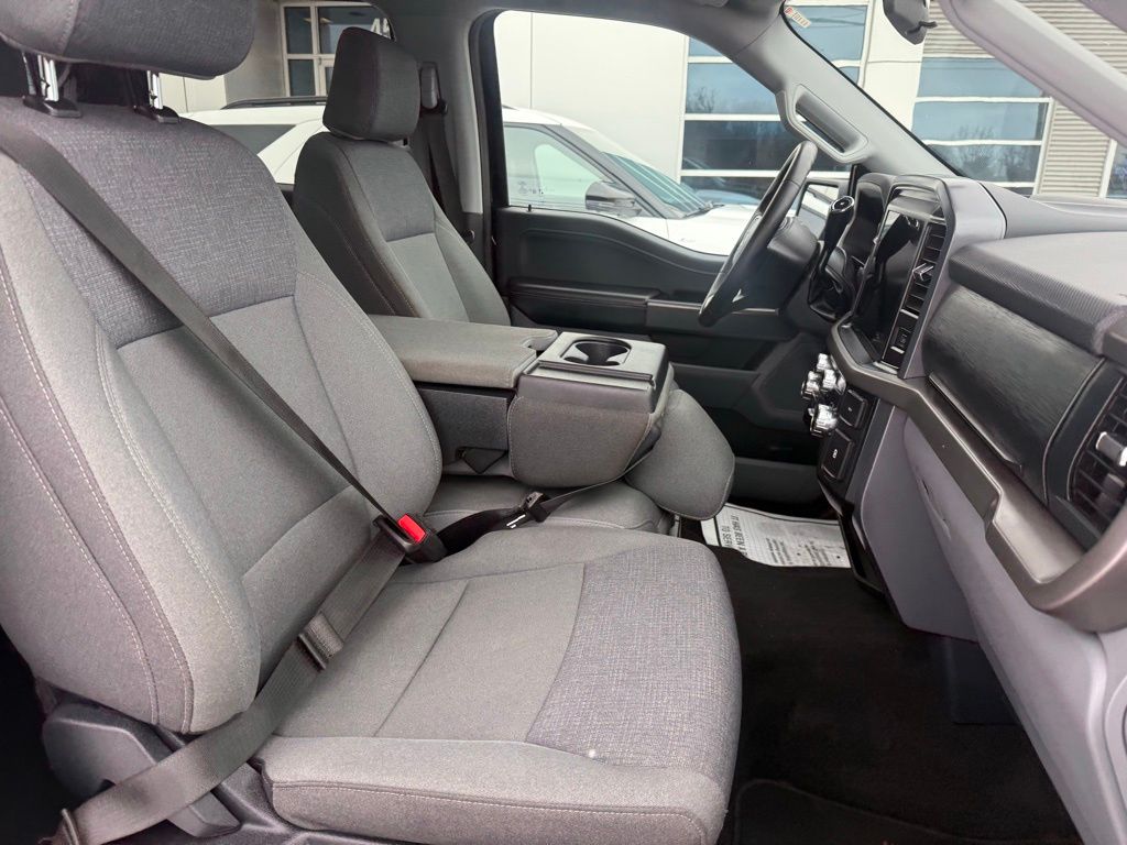 2025 Ford F-150 XLT - Photo 13