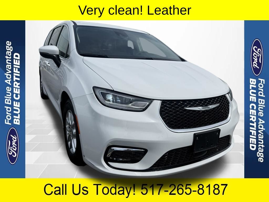 2023 Chrysler Pacifica Touring L's photo