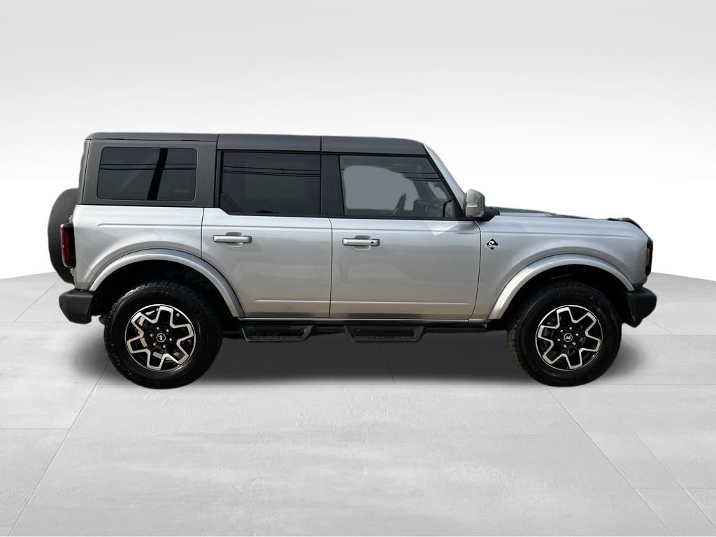 2024 Ford Bronco Outer Banks photo 2