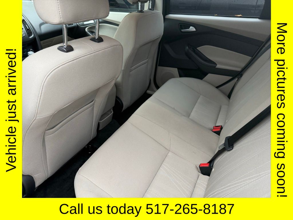2017 Ford Focus SE photo 3