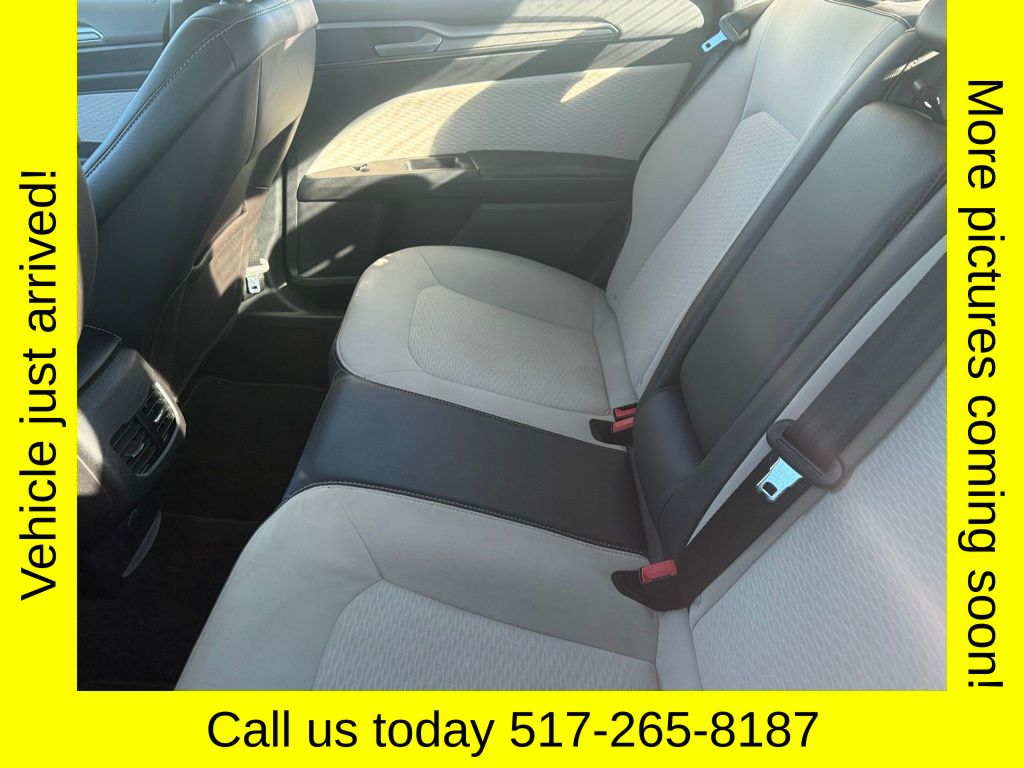 2019 Ford Fusion SE photo 2