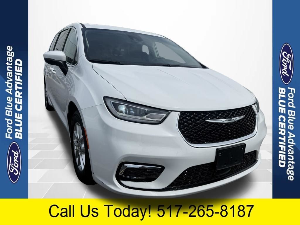 2023 Chrysler Pacifica Touring L's photo