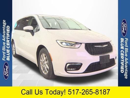 2023 Chrysler Pacifica Touring L's photo