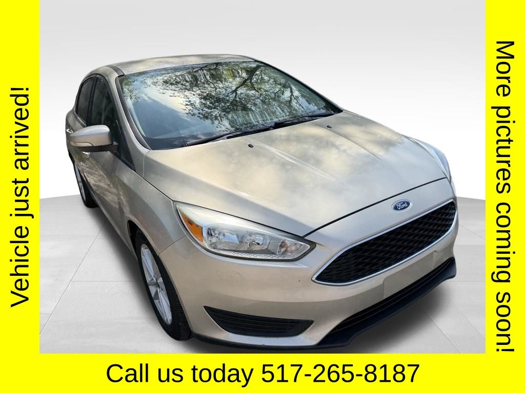 2017 Ford Focus Sedan SE's photo