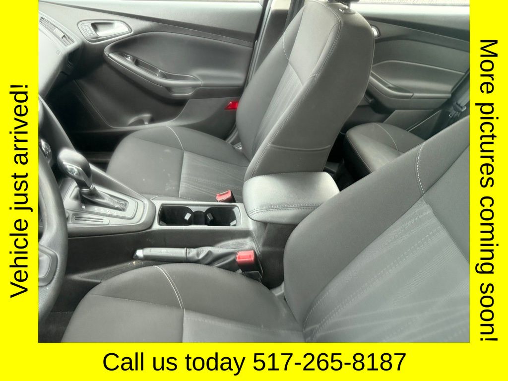 2018 Ford Focus SE photo 2
