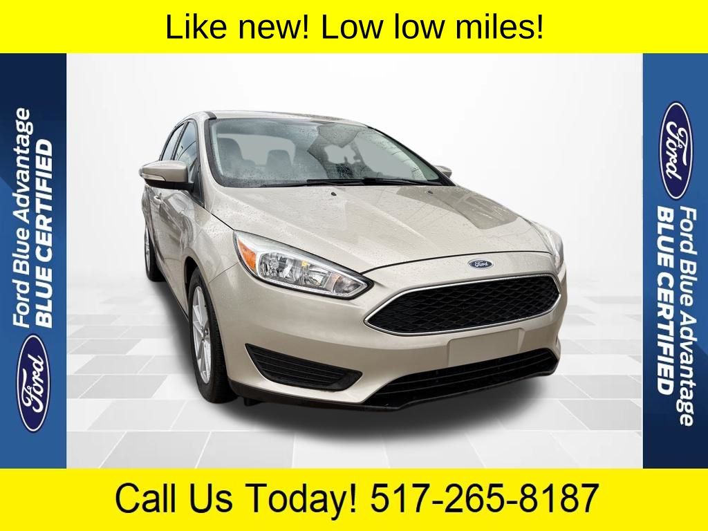 2017 Ford Focus Sedan SE's photo