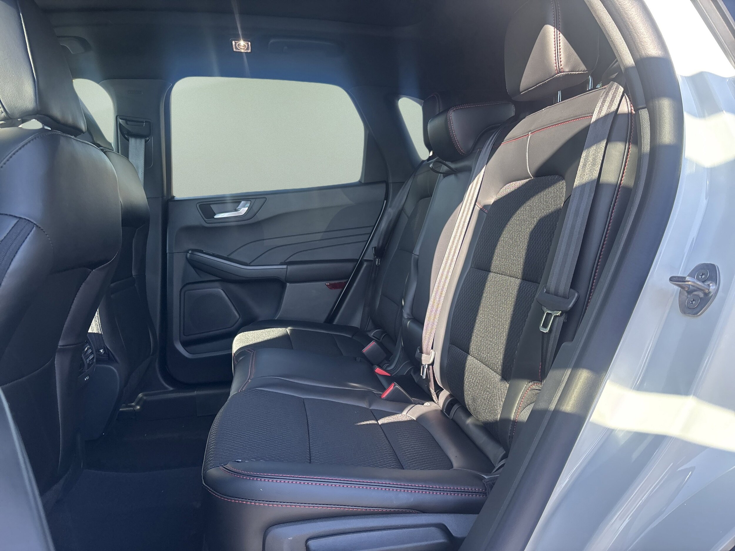 2026 Ford Escape ST-Line - Photo 18