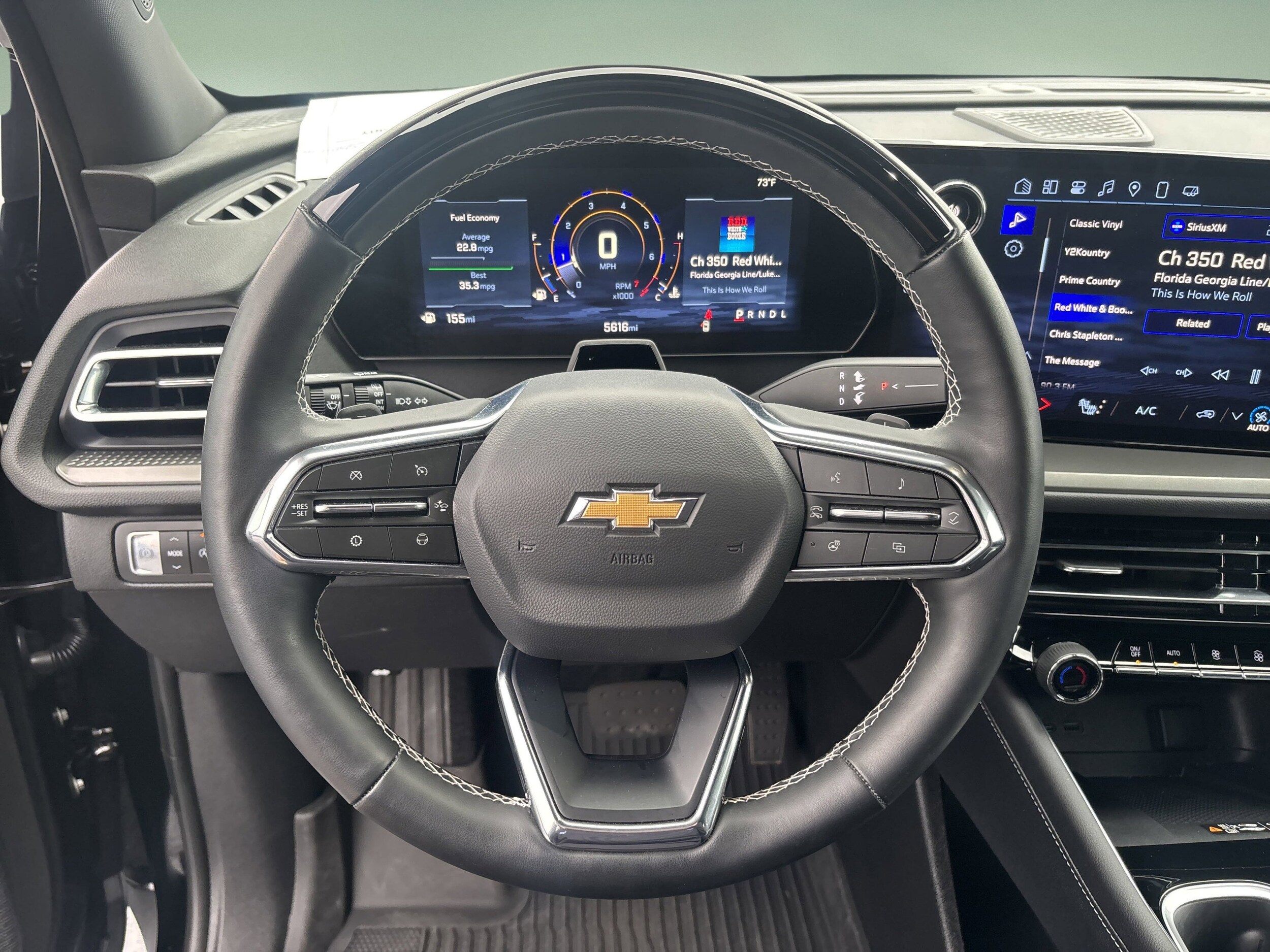 2025 Chevrolet Traverse photo 3
