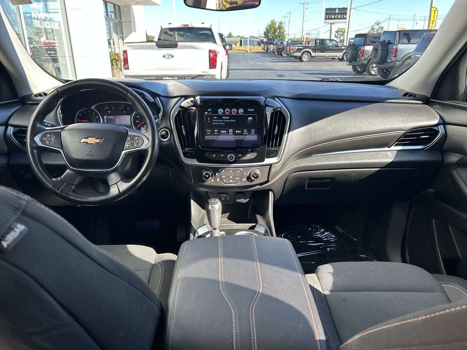 Used 2019 Chevrolet Traverse 1LT with VIN 1GNERGKW3KJ181038 for sale in Greenville, OH