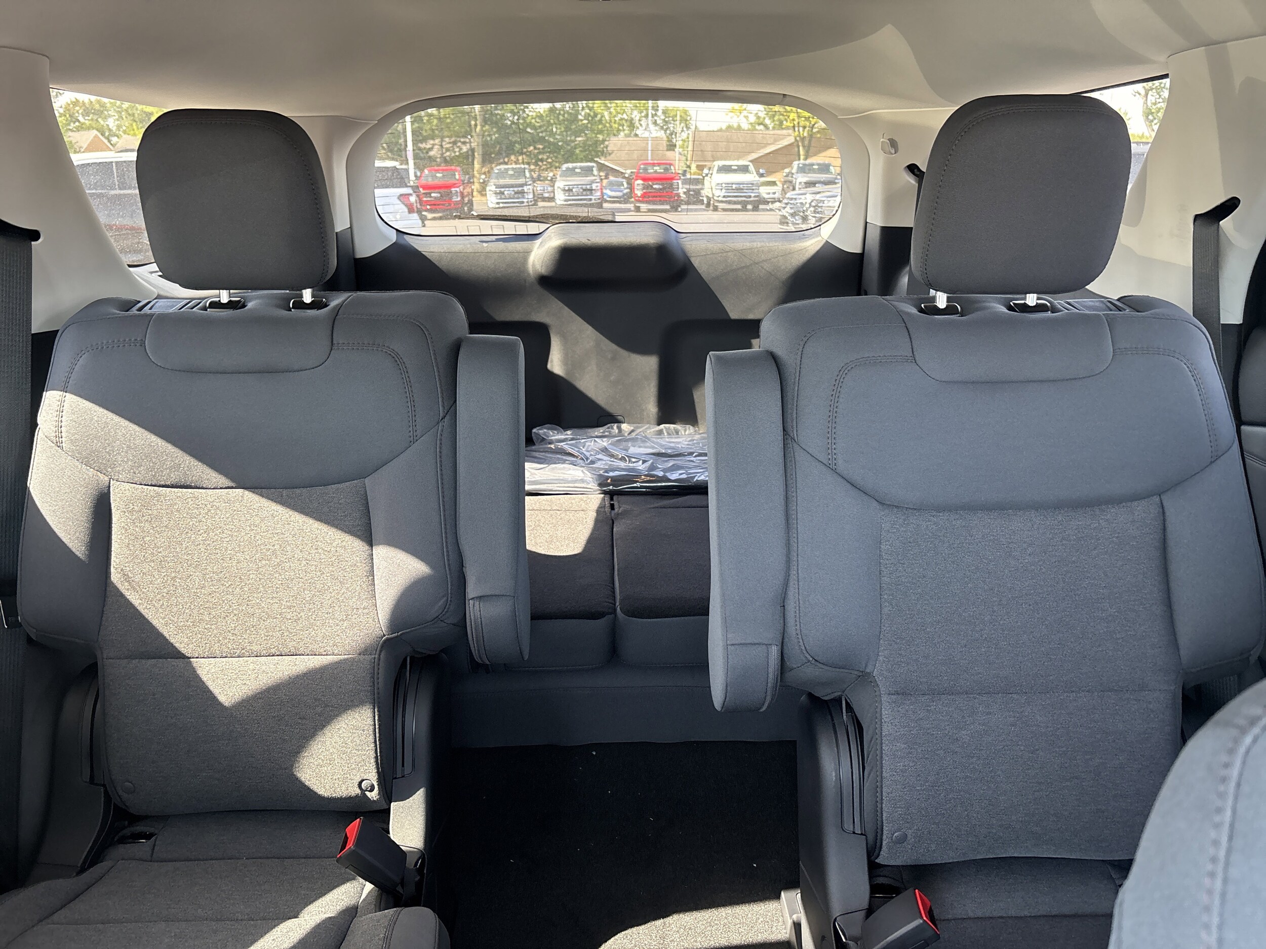 2025 Ford Explorer photo 3