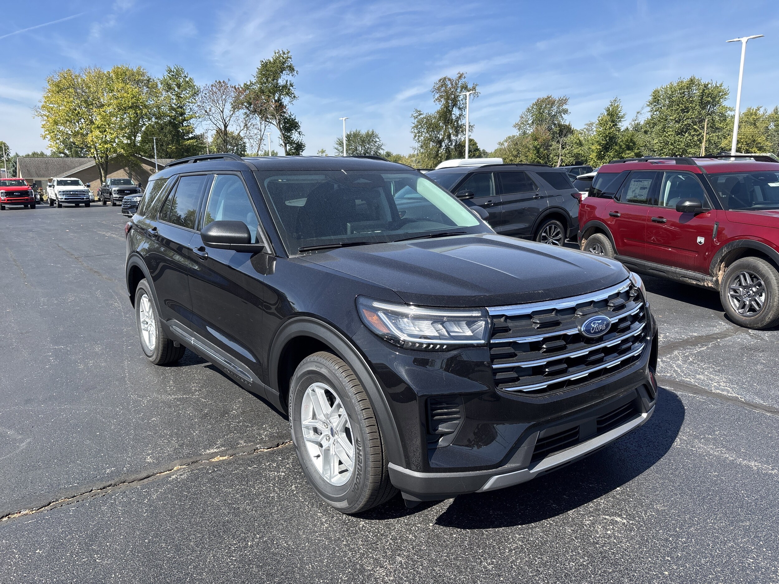 2025 Ford Explorer photo 2