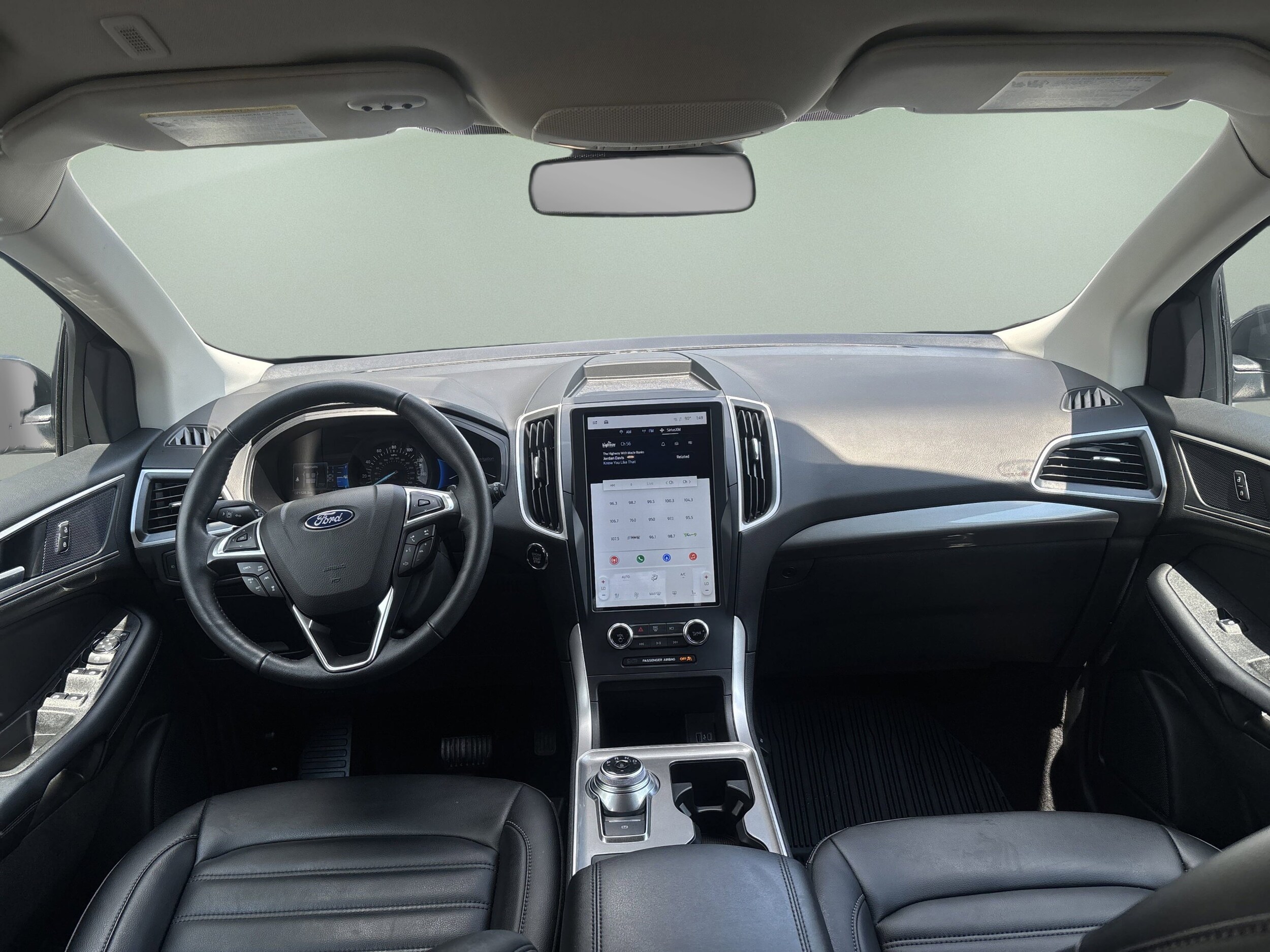 2023 Ford Edge SEL photo 2