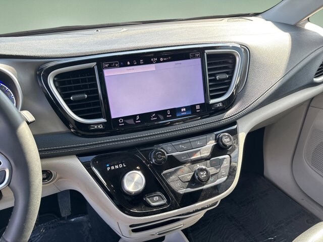 2022 Chrysler Pacifica Touring L - Photo 13