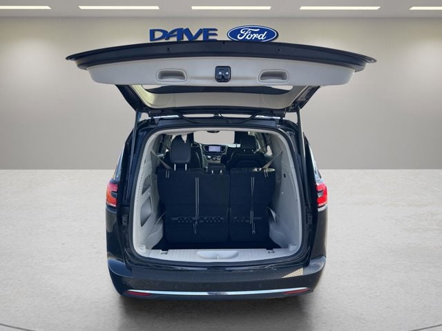 2022 Chrysler Pacifica Touring L - Photo 16