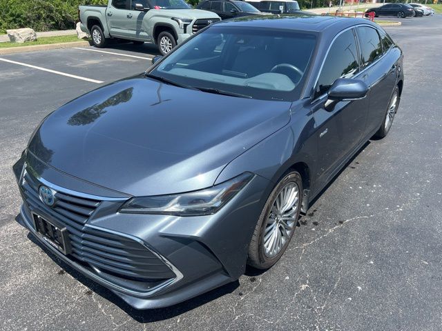 2020 Toyota Avalon Limited Hybrid's photo