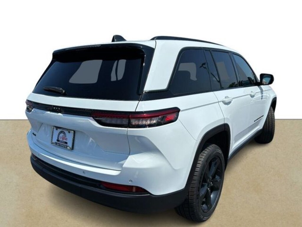 Used 2023 Jeep Grand Cherokee Laredo SUV
