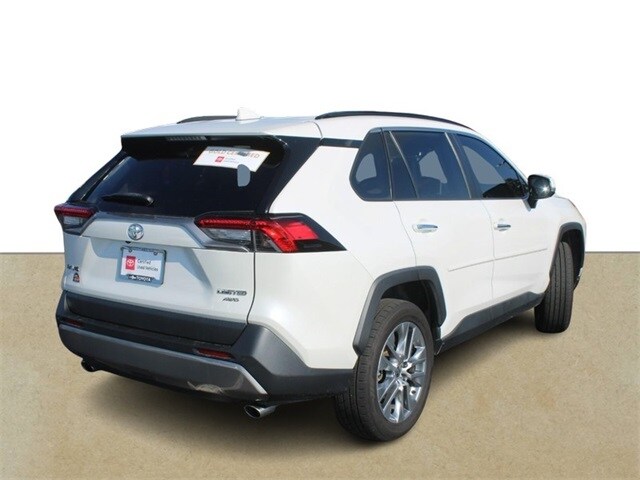 2022 Toyota RAV4 Limited photo 3