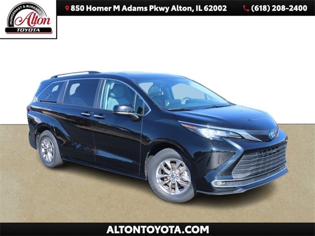 2023 Toyota Sienna XLE's photo