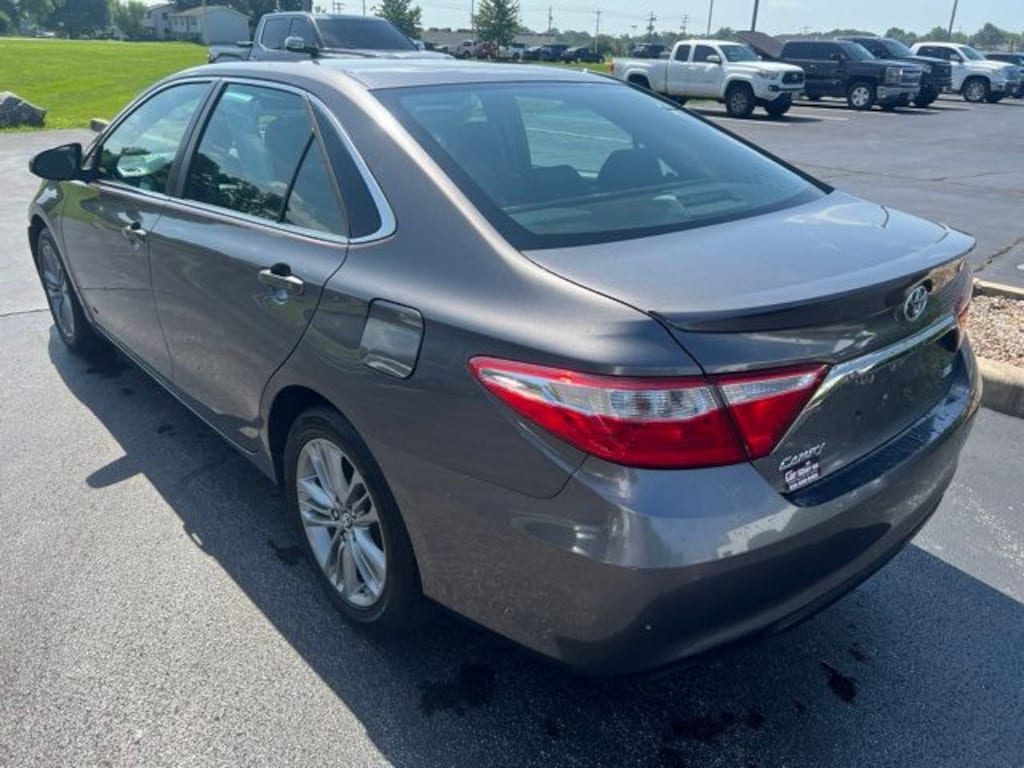Used 2016 Toyota Camry SE Sedan