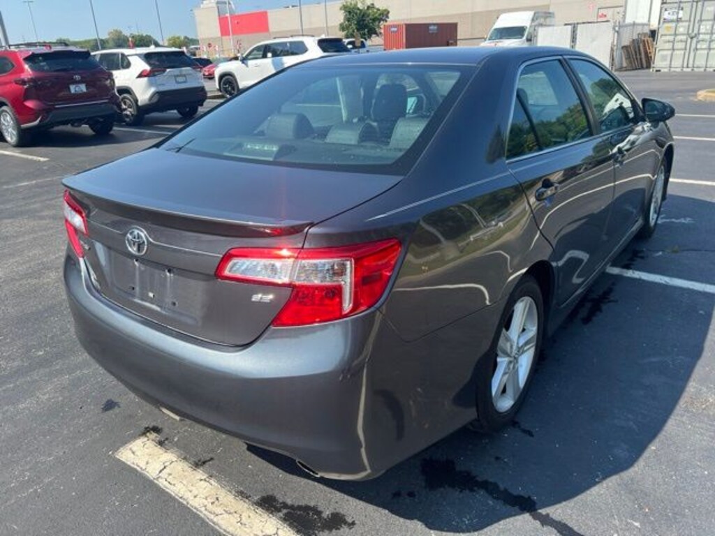 Used 2014 Toyota Camry SE Sedan