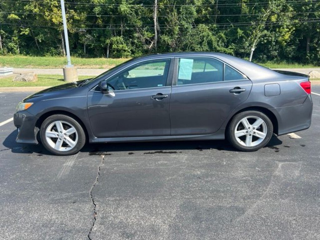 Used 2014 Toyota Camry SE Sedan