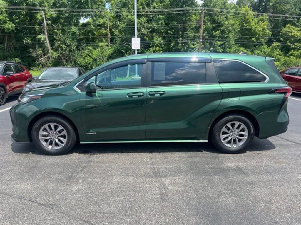 Certified 2021 Toyota Sienna LE Minivan/Van