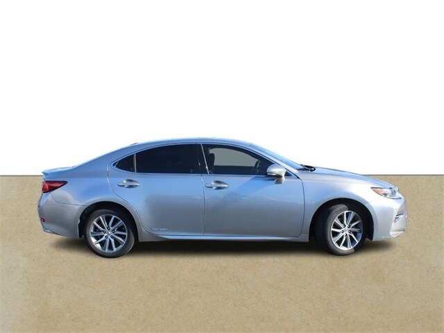 2018 Lexus ES 300h photo 2