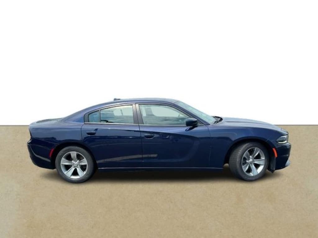Used 2016 Dodge Charger SXT Sedan